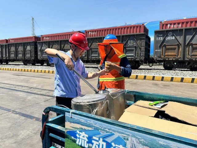 济宁能源集团“夏送清凉”活动为一线职工撑起“遮阳伞”