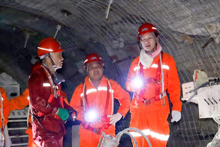 王崇景到金桥煤矿二号井督导项目建设工作